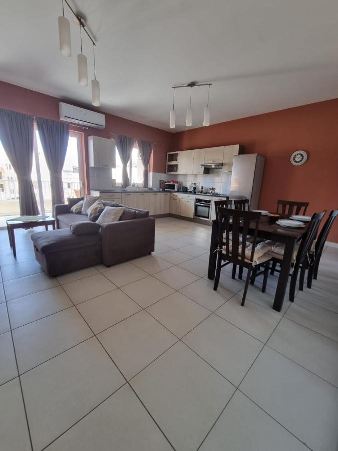 Modern Two Bedroom In Center Bugibba Apartment *